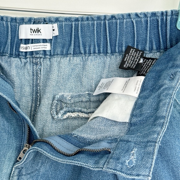 Mini Jean Skirt Pleated Blue Skies Denim with Pockets - Picture 6 of 7